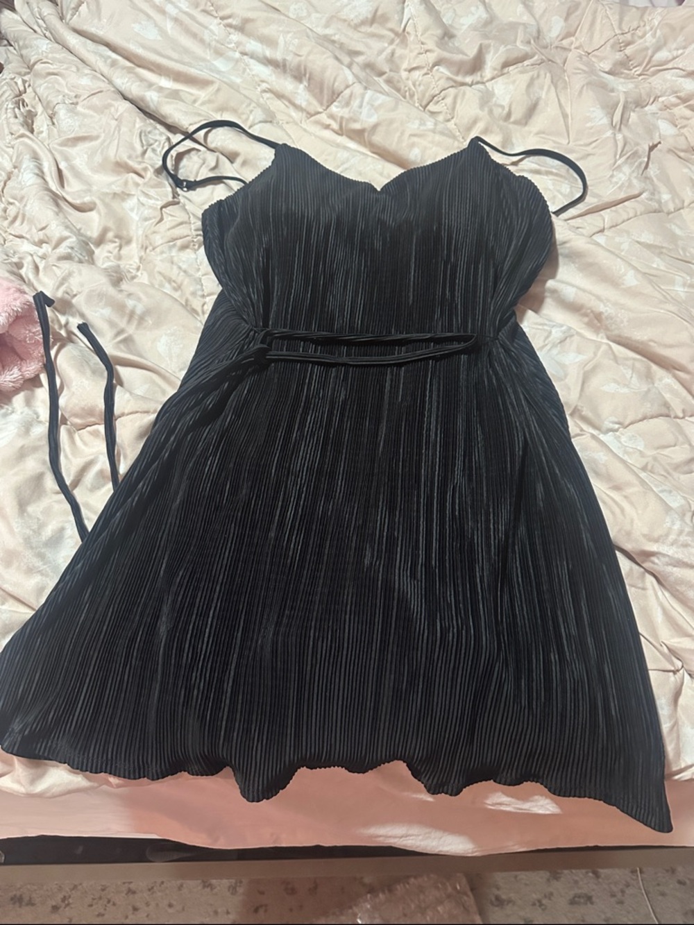 Alo micro plisse game on dress - Picture 3 of 6